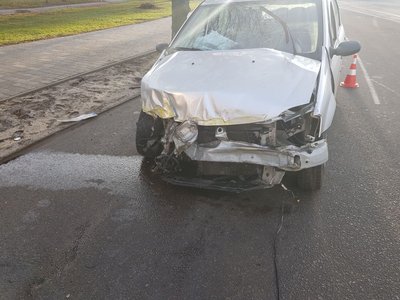 У Житомирі легковик в'їхав у автобус: водій автівки виявився нетверезим У Житомирі легковик в'їхав у автобус: водій автівки виявився нетверезим