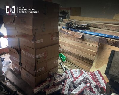 На Київщині вилучили фальсифіковані сигарети вартістю 5,4 млн грн На Київщині вилучили фальсифіковані сигарети вартістю 5,4 млн грн