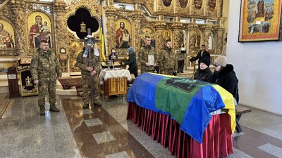 У Полтаві попрощались із солдатом Сергієм Гузієм У Полтаві попрощались із солдатом Сергієм Гузієм