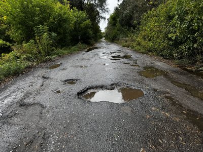 «Поки доїде "швидка" — можна ласти склеїти»: на Охтирщині жителі скаржаться на аварійний стан дороги «Поки доїде "швидка" — можна ласти склеїти»: на Охтирщині жителі скаржаться на аварійний стан дороги