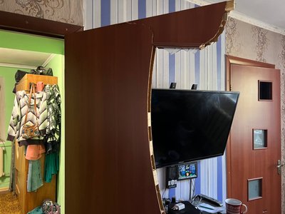 «Стеля і все просто на мене посипалося». У Солоному дрон РФ поцілив по гаражу, в якому перебувала людина «Стеля і все просто на мене посипалося». У Солоному дрон РФ поцілив по гаражу, в якому перебувала людина