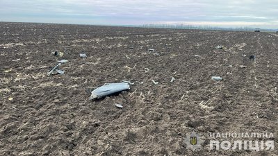 Уламки БпЛА у полі на Вінниччині Уламки БпЛА у полі на Вінниччині