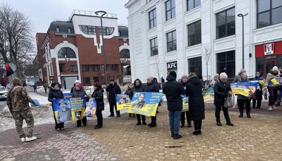 У Хмельницькому відбувається 186 акція на підтримку полонених та зниклих воїнів У Хмельницькому відбувається 186 акція на підтримку полонених та зниклих воїнів