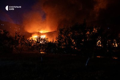Ліквідація пожежі тривала усю ніч: у ДСНС розповіли про наслідки атаки РФ на Київ 25 червня Ліквідація пожежі тривала усю ніч: у ДСНС розповіли про наслідки атаки РФ на Київ 25 червня