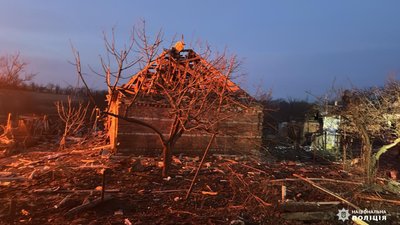 Зруйнований влучанням КАБу будинок у Слатиному, Харківська область Зруйнований влучанням КАБу будинок у Слатиному, Харківська область