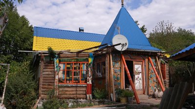 Будинок скульптора-самоука Олексія Бондаренка, село Рунгури, Івано-Франківщина Будинок скульптора-самоука Олексія Бондаренка, село Рунгури, Івано-Франківщина
