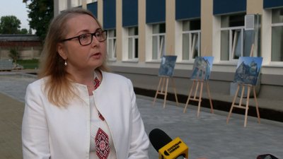 "Школа гарна, є місця для відпочинку": у Чернігові пройшов 1-й дзвоник у гімназії №13, яку відновили після бомбардувань "Школа гарна, є місця для відпочинку": у Чернігові пройшов 1-й дзвоник у гімназії №13, яку відновили після бомбардувань