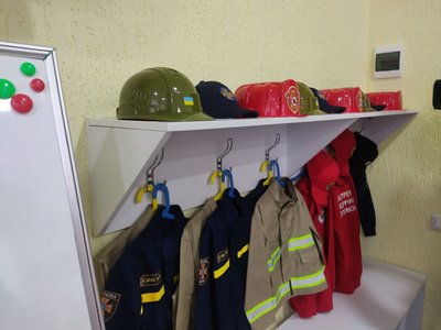 На Житомирщині дітей навчають у "класах безпеки" – до кінця року планують створити 147 таких класів На Житомирщині дітей навчають у "класах безпеки" – до кінця року планують створити 147 таких класів