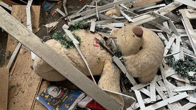 На Барабашово у Харкові усувають наслідки удару російського дрона: близько 100 торгівельних павільйонів ринку пошкоджені На Барабашово у Харкові усувають наслідки удару російського дрона: близько 100 торгівельних павільйонів ринку пошкоджені