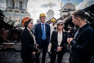 Іноземні дипломати відвідали Києво-Печерську лавру, яка постраждала внаслідок атаки РФ Іноземні дипломати відвідали Києво-Печерську лавру, яка постраждала внаслідок атаки РФ