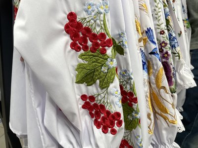 Вишиванка і до неї: полтавський стиль та як вдягалися наші предки Вишиванка і до неї: полтавський стиль та як вдягалися наші предки