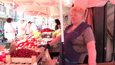 Ціни та попит на черешню в Рівному: що кажуть продавці та покупці