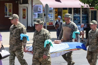 На щиті: в Умані на Черкащині попрощались з військовослужбовцем На щиті: в Умані на Черкащині попрощались з військовослужбовцем