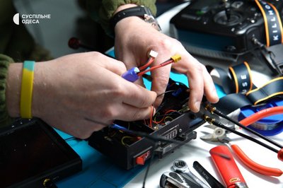 "Це найбільш перспективна військова професія": як готують пілотів FPV-дронів в Одесі "Це найбільш перспективна військова професія": як готують пілотів FPV-дронів в Одесі