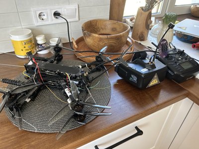 Полтавець Юрій Житніков виготовляє та ремонтує FPV-дрони для бійців на фронт