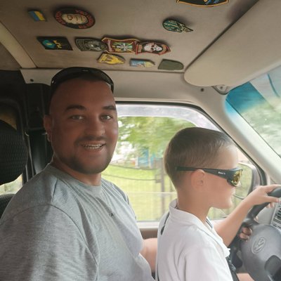 Максим Дячук разом із сином Владиславом, фото зроблене в період із 2022 по 2023 рік Максим Дячук разом із сином Владиславом, фото зроблене в період із 2022 по 2023 рік