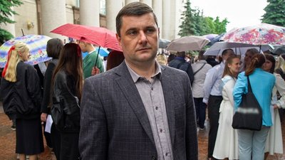 "Кропивницький вальсує": у місті попри дощ та тривоги відбувся фестиваль шкільних вальсів "Кропивницький вальсує": у місті попри дощ та тривоги відбувся фестиваль шкільних вальсів