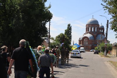 В Охтирці на Сумщині поховали Дмитра Лиску, який загинув від авіаудару В Охтирці на Сумщині поховали Дмитра Лиску, який загинув від авіаудару