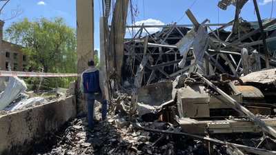 Збитки у шість млн євро, вбиті на робочому місці працівники: коли відновиться розбита ракетами РФ друкарня в Харкові Збитки у шість млн євро, вбиті на робочому місці працівники: коли відновиться розбита ракетами РФ друкарня в Харкові