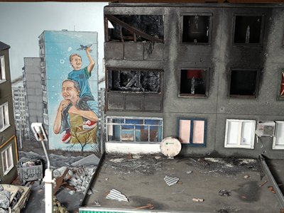 "На Донеччині не був". На діораму про Бахмут у художника з Нікополя пішло десять місяців "На Донеччині не був". На діораму про Бахмут у художника з Нікополя пішло десять місяців