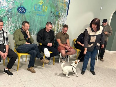 У Житомирі провели каністерапію для військовослужбовців у Центрі життєстійкості У Житомирі провели каністерапію для військовослужбовців у Центрі життєстійкості