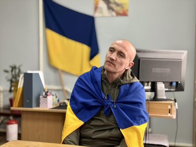 У Паланці зустріли звільненого з полону захисника У Паланці зустріли звільненого з полону захисника
