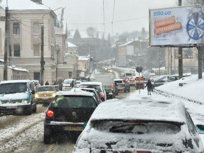 Здійснили більш як 70 виїздів на понад тисячу кілометрів: як у Чернівцях прибирають дороги від снігу Здійснили більш як 70 виїздів на понад тисячу кілометрів: як у Чернівцях прибирають дороги від снігу