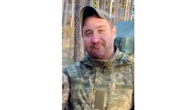 На Чернігівщині поховали двох захисників: Євгена Коваленка та Михайла Висоцького На Чернігівщині поховали двох захисників: Євгена Коваленка та Михайла Висоцького