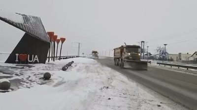 Вже використали понад 30% протиожеледних матеріалів: як черкаські дорожники підготувалися до негоди Вже використали понад 30% протиожеледних матеріалів: як черкаські дорожники підготувалися до негоди