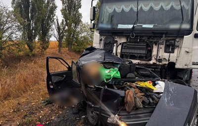 Загинули водій і пасажирка: на Черкащині легковик зіштовхнувся з вантажівкою Загинули водій і пасажирка: на Черкащині легковик зіштовхнувся з вантажівкою