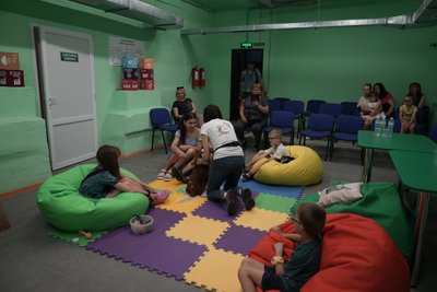 "Я бачу, що дитина щаслива вдома": в Сумах відбувся сеанс каністерапії для школярів Миропільської громади "Я бачу, що дитина щаслива вдома": в Сумах відбувся сеанс каністерапії для школярів Миропільської громади