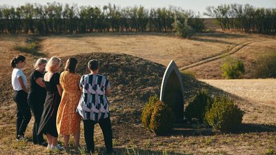 "Чаруючі простота, щирість та відкритість". "Баба Єлька" презентувала сьому серію циклу про громади Кіровоградщини "Чаруючі простота, щирість та відкритість". "Баба Єлька" презентувала сьому серію циклу про громади Кіровоградщини