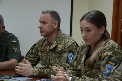Полковник Віталій Ліщенко, курсантка Вікторія Сторожук Полковник Віталій Ліщенко, курсантка Вікторія Сторожук