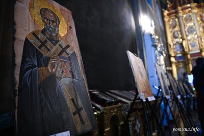 Ікони на ящиках з-під набоїв. У Києві презентували благодійну виставку Ікони на ящиках з-під набоїв. У Києві презентували благодійну виставку