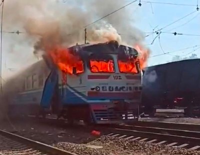 Електропотяг після удару РФ у Лиманівці на Харківщині Електропотяг після удару РФ у Лиманівці на Харківщині