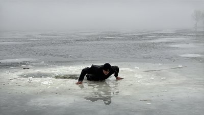 Як врятувати людину, яка провалилася під лід Як врятувати людину, яка провалилася під лід