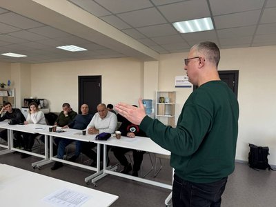 “За всю війну я ні разу не була в бомбосховищі, вони недоступні”: як в Сумах розв'язують питання безбар’єрності “За всю війну я ні разу не була в бомбосховищі, вони недоступні”: як в Сумах розв'язують питання безбар’єрності