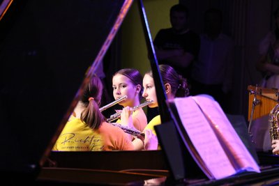 Диригента дитячого міського оркестру "Richter Kids" у Житомирі відсторонили від посади — колектив продовжить роботу Диригента дитячого міського оркестру "Richter Kids" у Житомирі відсторонили від посади — колектив продовжить роботу
