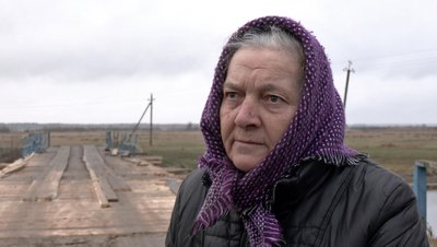 "Корови каждий день падають з моста": на Волині жителі села самостійно ремонтують нічийний міст