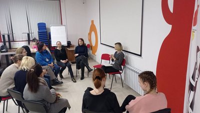 "Хочуть допомогти і не нашкодити": у Рівному родичів військових навчають комунікації з ними "Хочуть допомогти і не нашкодити": у Рівному родичів військових навчають комунікації з ними