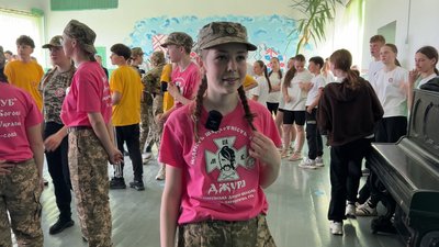 "Я ройова і всіх підтримую": як школярі змагалися у грі “Джура” у громаді на Рівненщині "Я ройова і всіх підтримую": як школярі змагалися у грі “Джура” у громаді на Рівненщині