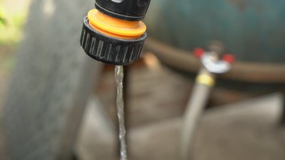 «Якщо водоканал думає, що ми поливаємо, то до нас вода просто не доходить»: у кропивницькому мікрорайоні впав тиск води «Якщо водоканал думає, що ми поливаємо, то до нас вода просто не доходить»: у кропивницькому мікрорайоні впав тиск води