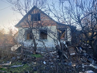 Зруйнований будинок у Куп'янському районі Зруйнований будинок у Куп'янському районі