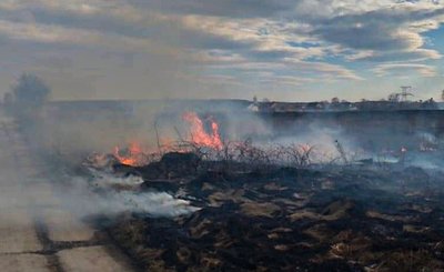 За добу на Львівщині надзвичайники ліквідували 18 пожеж сухої трави За добу на Львівщині надзвичайники ліквідували 18 пожеж сухої трави