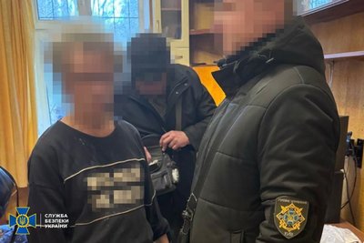 Заперечували агресію Росії: СБУ затримала б'юті-блогерку та охоронця паркінгу в Києві Заперечували агресію Росії: СБУ затримала б'юті-блогерку та охоронця паркінгу в Києві