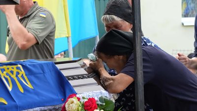 Двох загиблих захисників поховали на Чернігівщині — Сергія Подоляка та Олега Черниша Двох загиблих захисників поховали на Чернігівщині — Сергія Подоляка та Олега Черниша