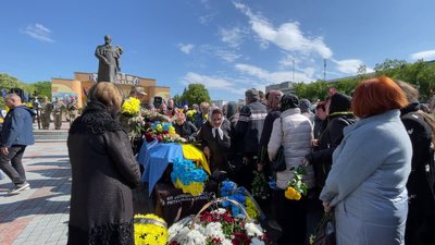 З військовими Віктором Матяхом та Анатолієм Весною попрощалися у Рівному З військовими Віктором Матяхом та Анатолієм Весною попрощалися у Рівному