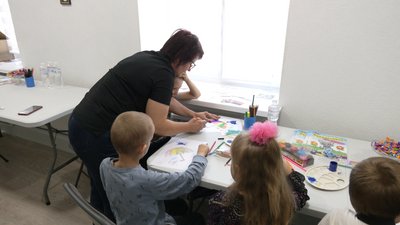Заняття для дітей та їхніх мам: у Мені на Чернігівщині запрацював безпечний простір Заняття для дітей та їхніх мам: у Мені на Чернігівщині запрацював безпечний простір