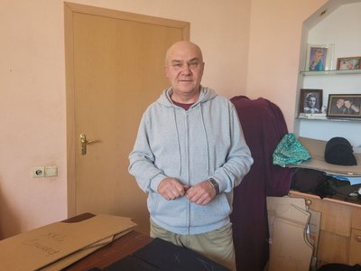 У Луцьку волонтери у квартирі шиють одяг для військових У Луцьку волонтери у квартирі шиють одяг для військових