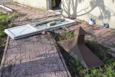 Подружжя на Одещині дивом вижило після влучання дрона РФ у будинок Подружжя на Одещині дивом вижило після влучання дрона РФ у будинок